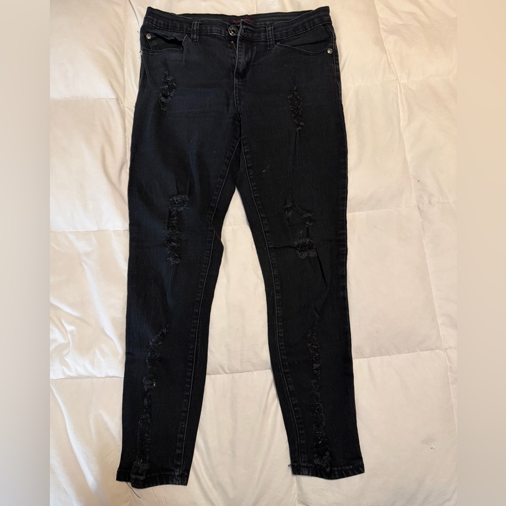 Stylish Black Distressed Women Jeans
